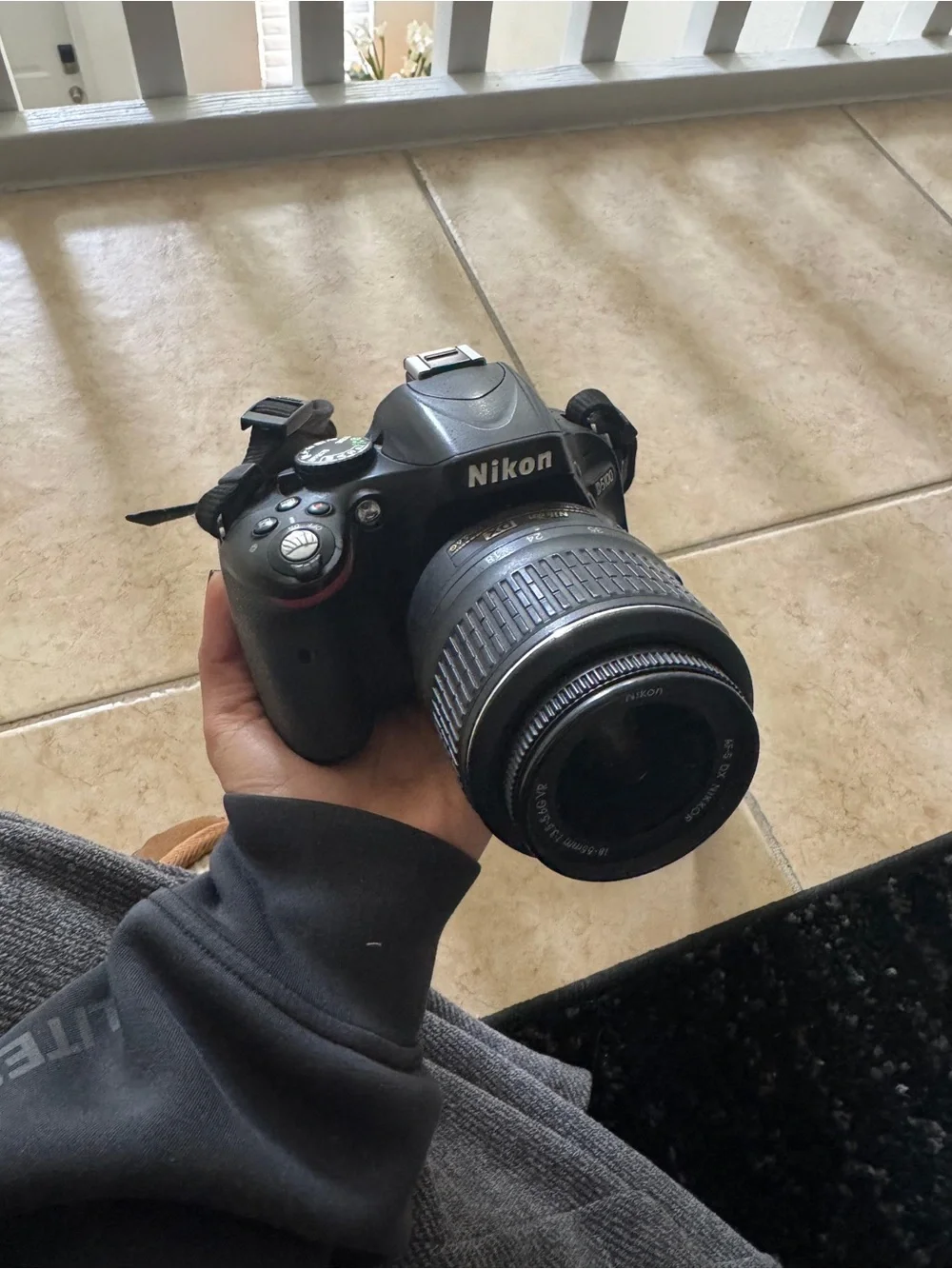 Nikon D5100 DSLR Camera in Black with 18-55mm Lens